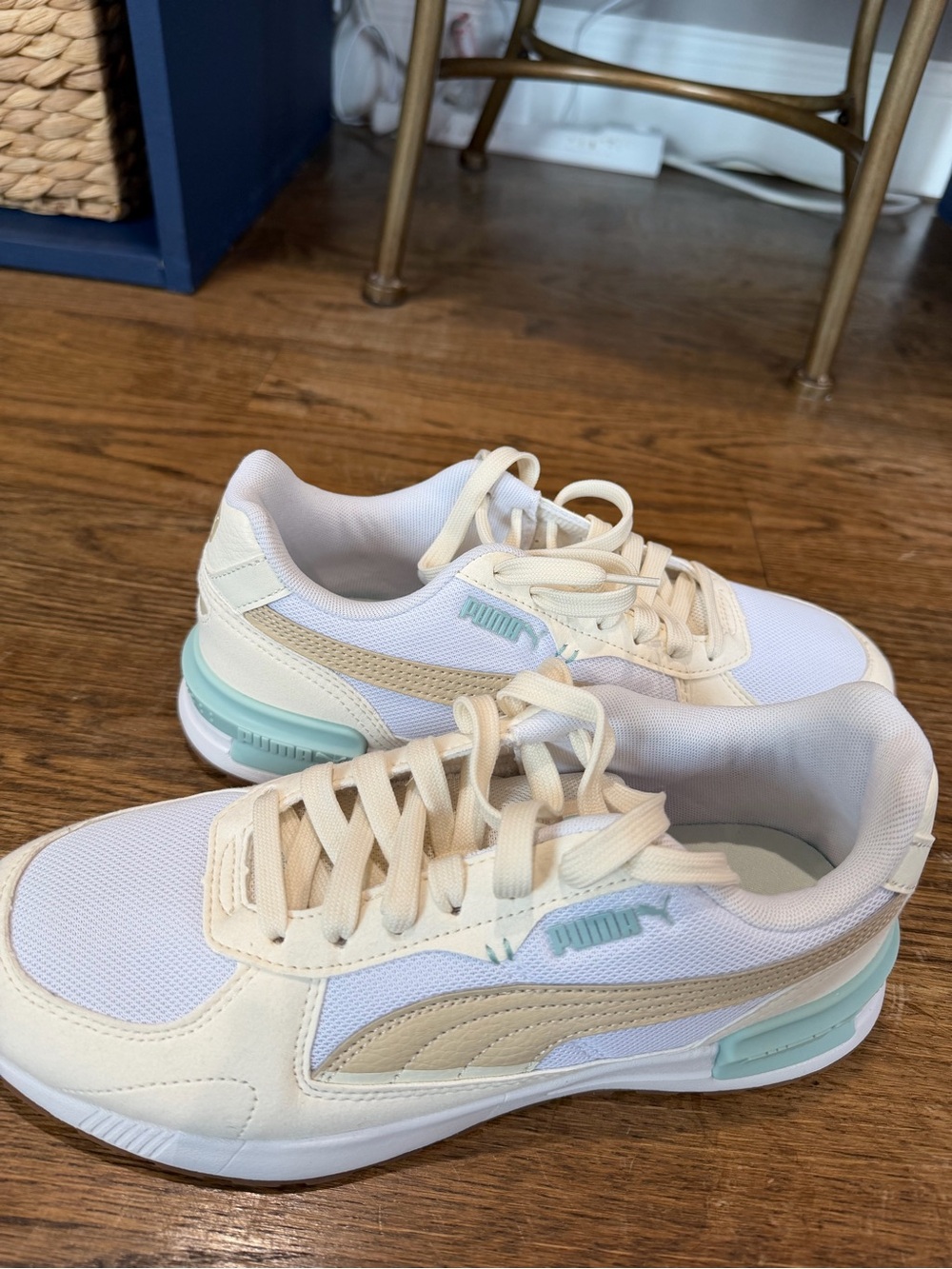 Puma Cream & Mint Low-Top Women's Sneakers